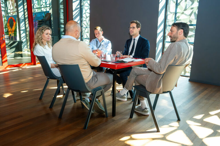 Sociaal ondernemers in gesprek met staatssecretaris Jurgen Nobel